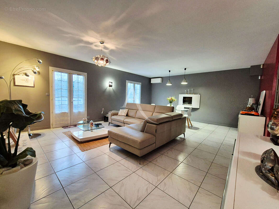 Maison à SAINT-SAVINIEN