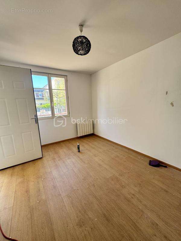 Appartement à LES PAVILLONS-SOUS-BOIS