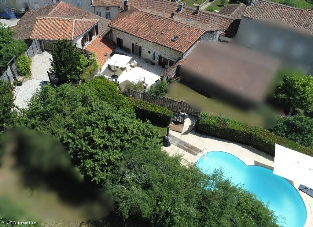 Maison à NANTEUIL-EN-VALLEE