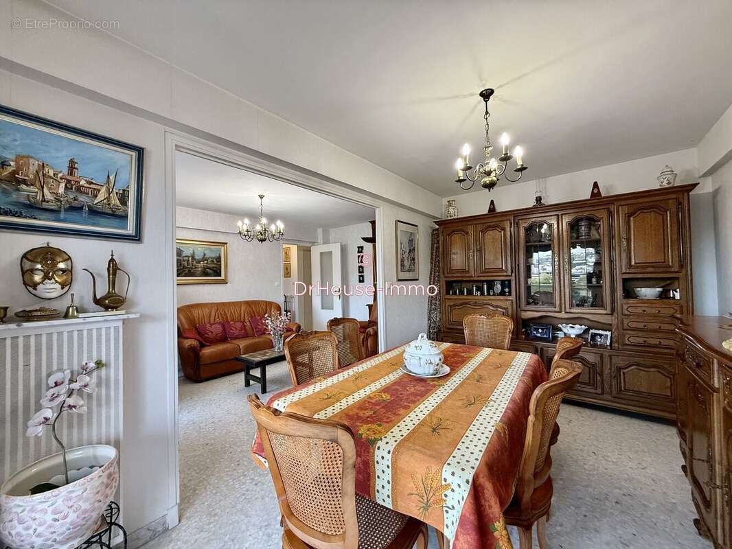 Appartement à SAINT-LAURENT-DU-VAR