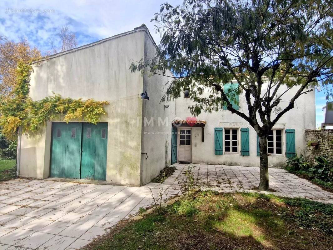 Maison à CROIX-CHAPEAU