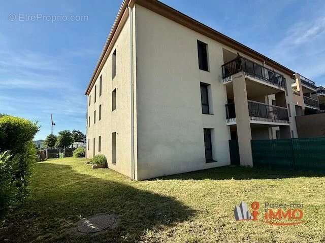 Appartement à SAINT-PRIEST-EN-JAREZ