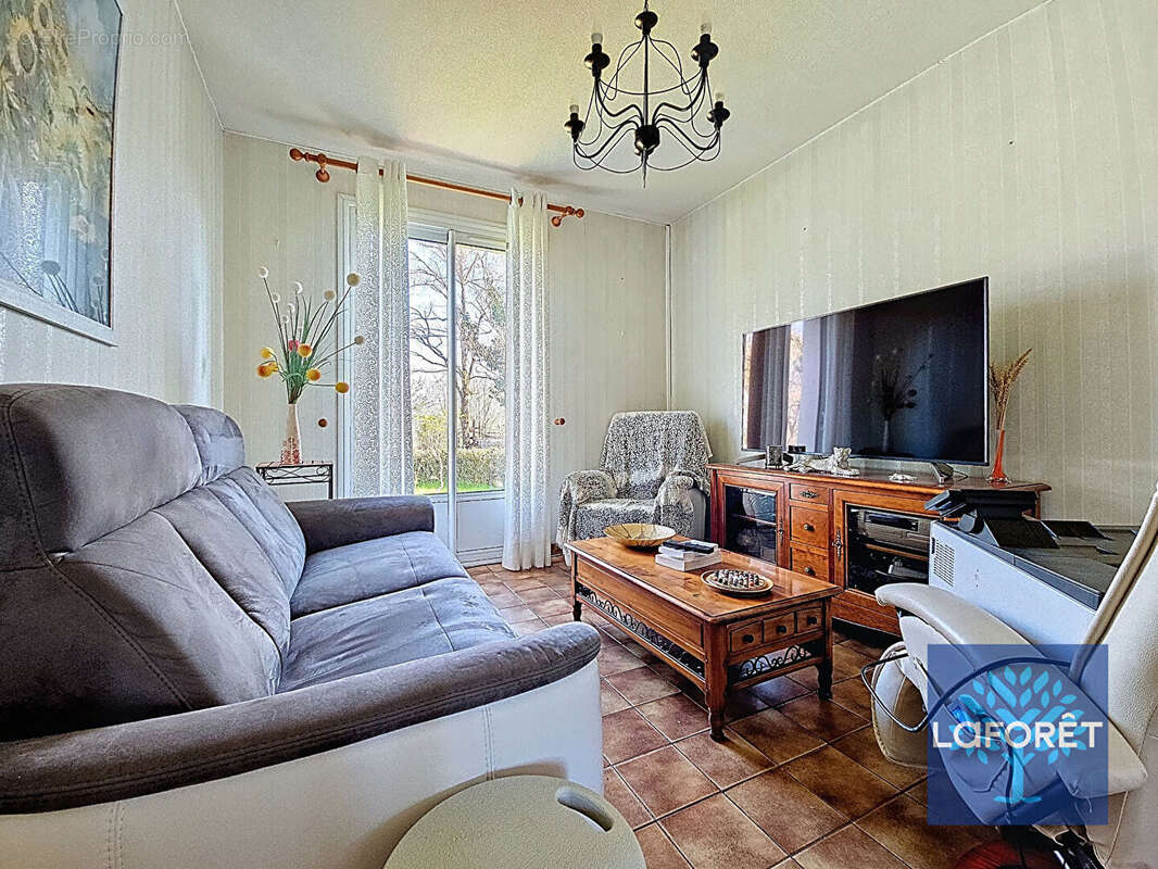 À découvrir sans tarder ! Maison de plain-pied au calme avec grand terrain de 4 250 m² - photo 6