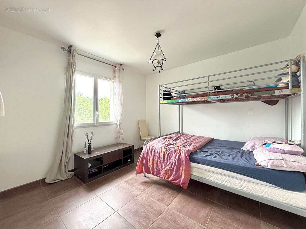 À VENDRE - Maison contemporaine de 115 m² à Villars (42390) - Vue exceptionnelle sur le Golf de Saint-Étienne - photo 9