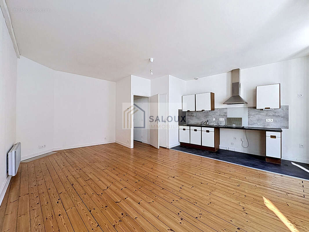 Local commercial Muzillac 65 m2 + Appartement T3 bis duplex de 75 m² - photo 11