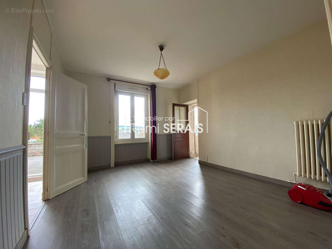 Maison à CONDE-SUR-NOIREAU