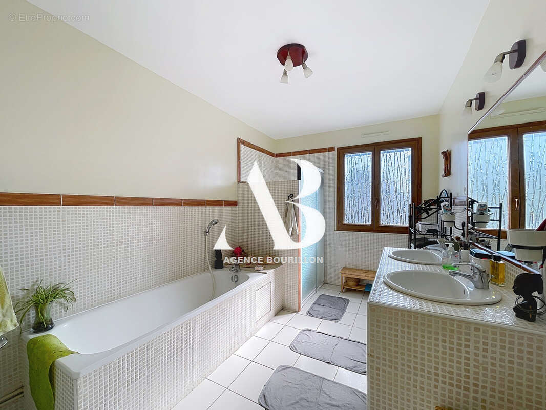 Maison à LA CHAPELLE-RABLAIS