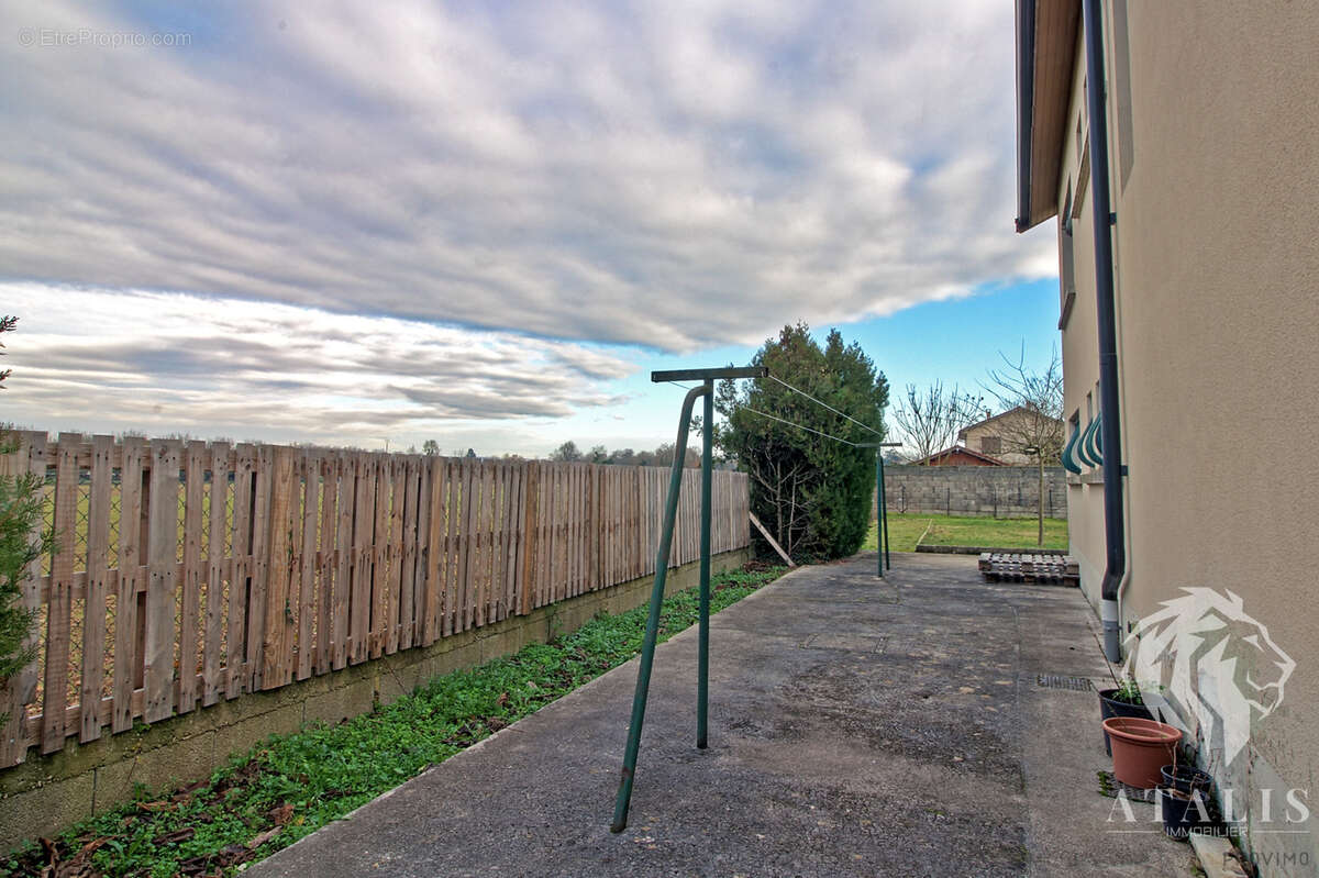 Maison à SAINT-HILAIRE-DU-ROSIER