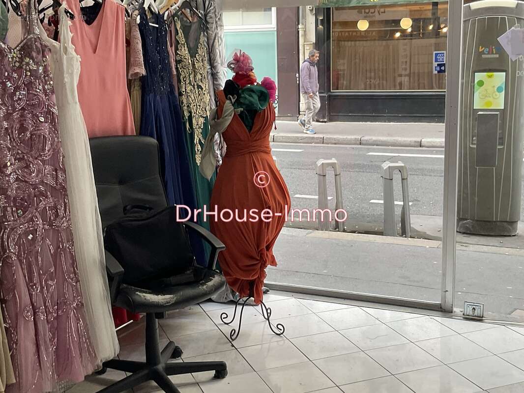 Commerce à PARIS-9E