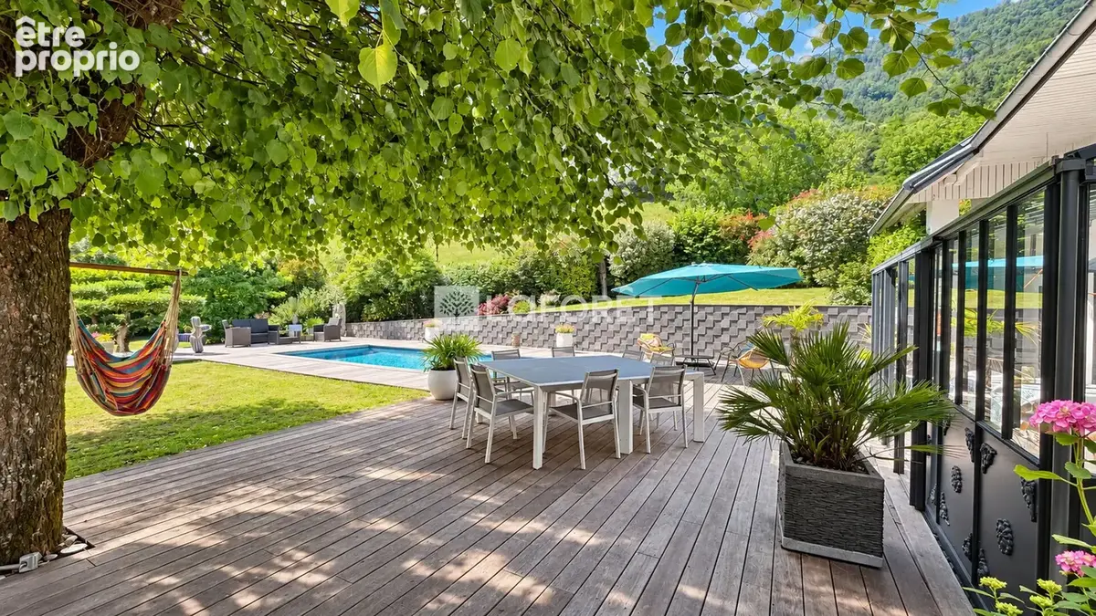 Mercury, authentique corps de ferme rénové avec piscine et grange de 200 m² - photo 12