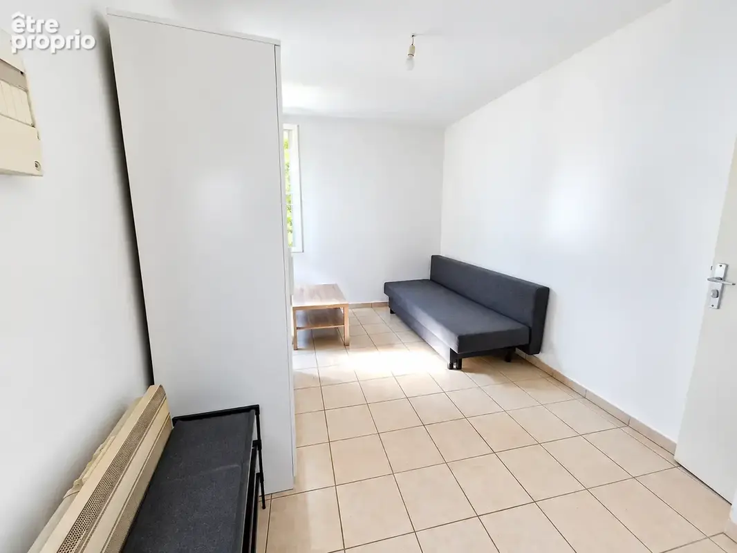 T150 - rue de vergennes - studio sur une cour pavee - photo 2