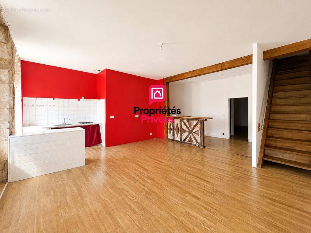 Immeuble avec commerce et logement - photo 1
