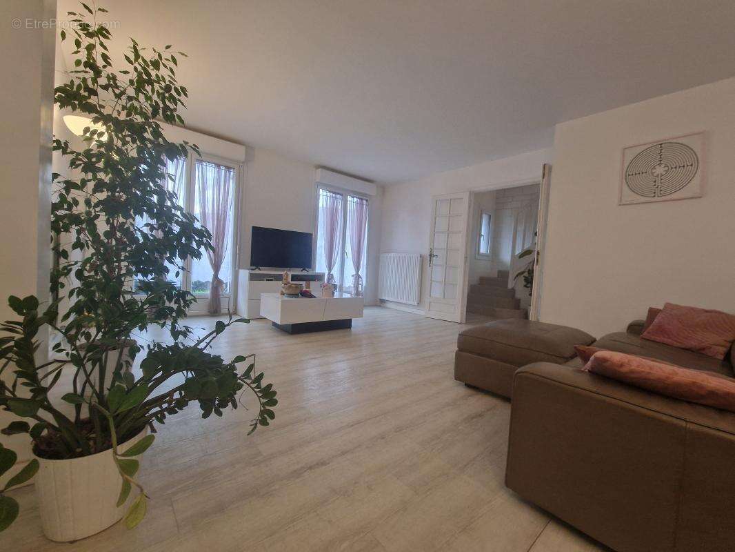 Maison à VAIRES-SUR-MARNE