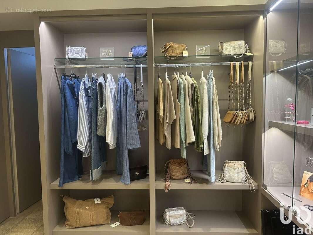 Photo 3 - Commerce à SAINT-CLEMENT-DE-RIVIERE