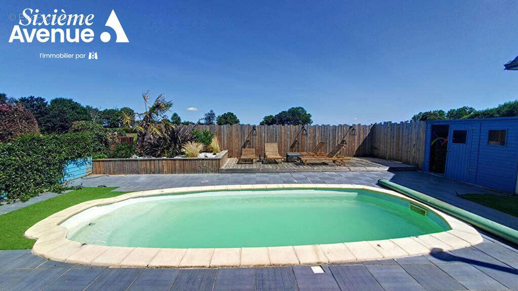 Maison à SAINT-EVARZEC