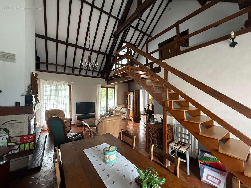 Maison à LES BORDES