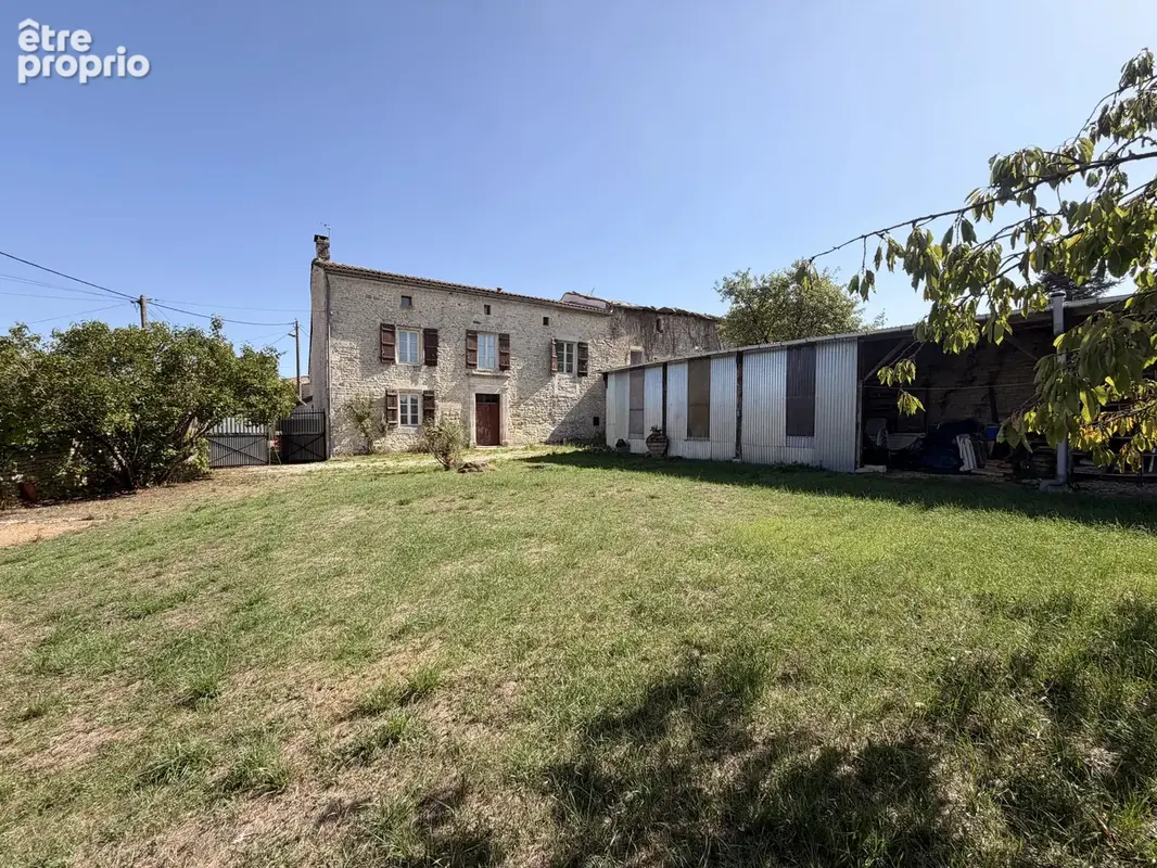 Maison en pierre pleine de potentiel à proximité d’Aigre et de Tusson - photo 18