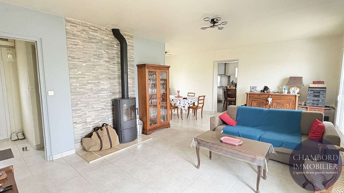 Maison à CANDE-SUR-BEUVRON