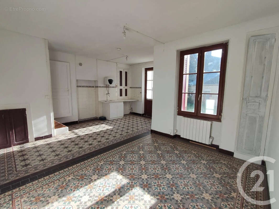 Maison à SAINT-AMAND-EN-PUISAYE