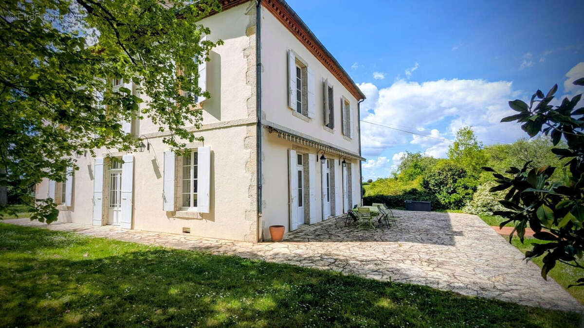 Maison à LAYRAC