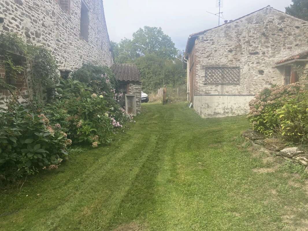 Maison à LE DORAT