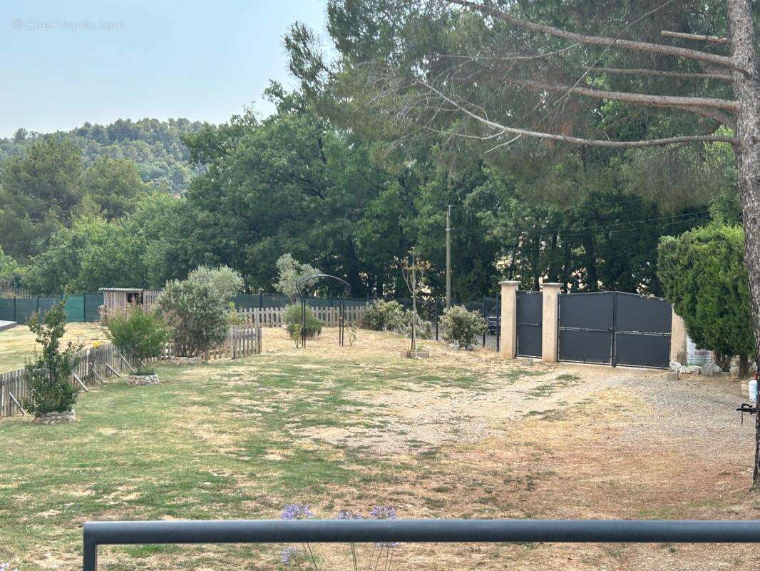 RIANS (83560) – Belle maison de plain-pied 120 m² avec T1 indépendant sur 4 000 m² de terrain piscinable - photo 6
