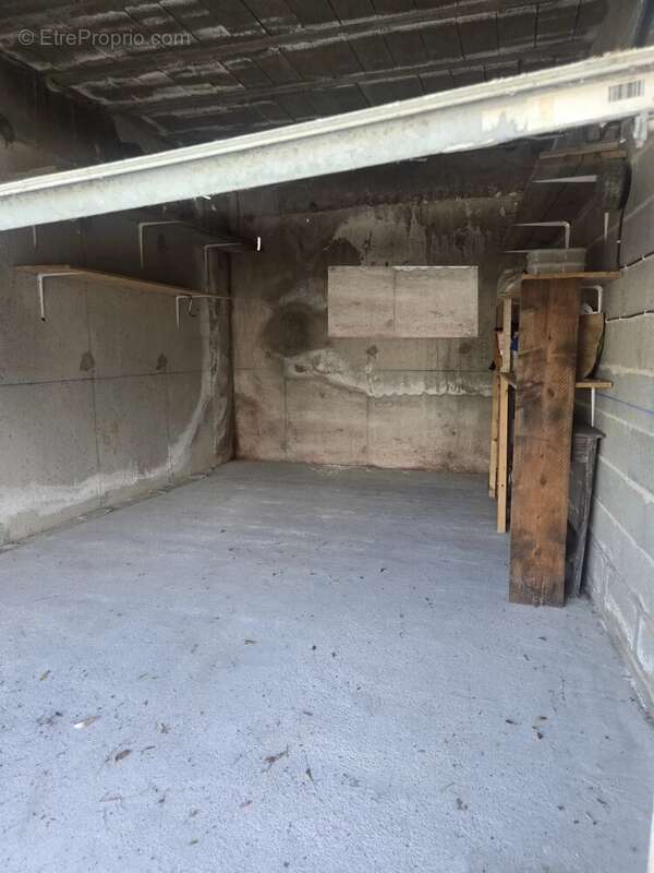 Parking à SAINT-FLORENT