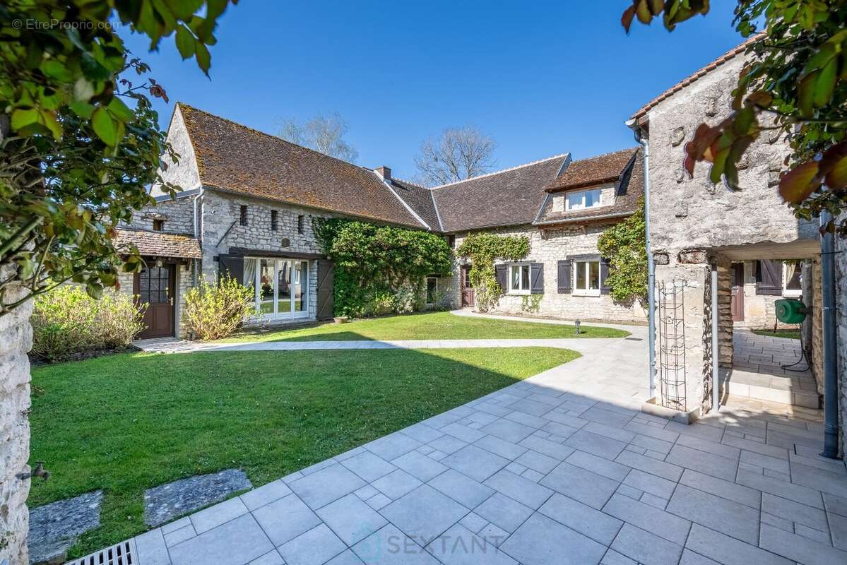 Maison à FONTAINEBLEAU