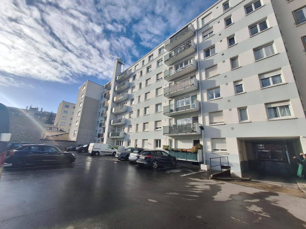 Appartement à COURBEVOIE