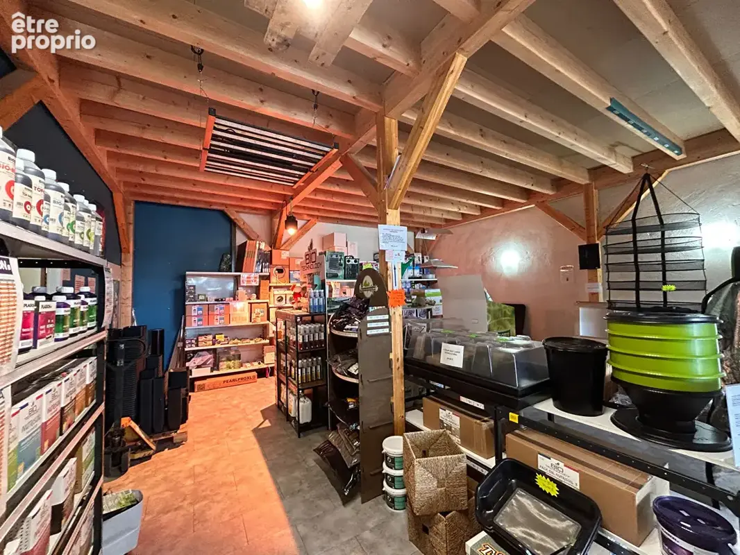 Cellule de 195 m² -  Centre commercial de Pirey - photo 3