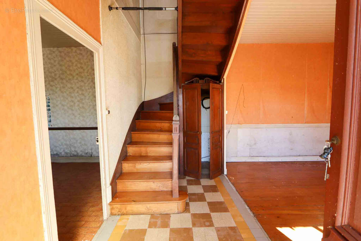 Maison à BEYNAC-ET-CAZENAC