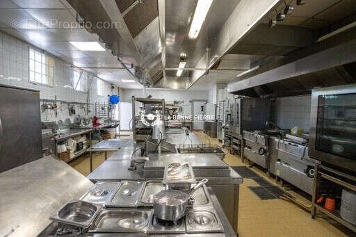 Commerce à L'ISLE-SUR-LA-SORGUE