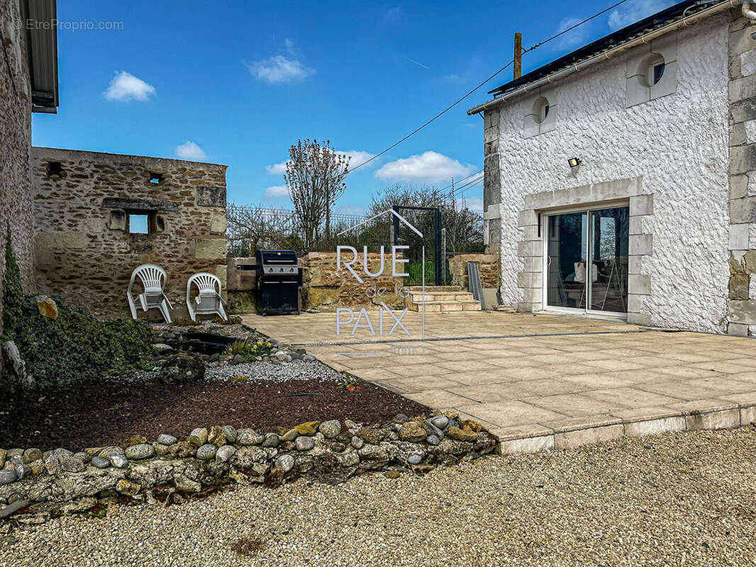 Maison à VENDEUVRE-DU-POITOU