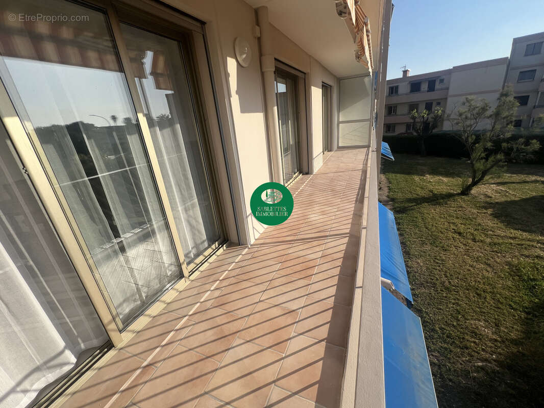 Vente T3 Rénové avec Terrasse Spacieuse   Proche Plages et Commerces à Six-Fours - photo 9