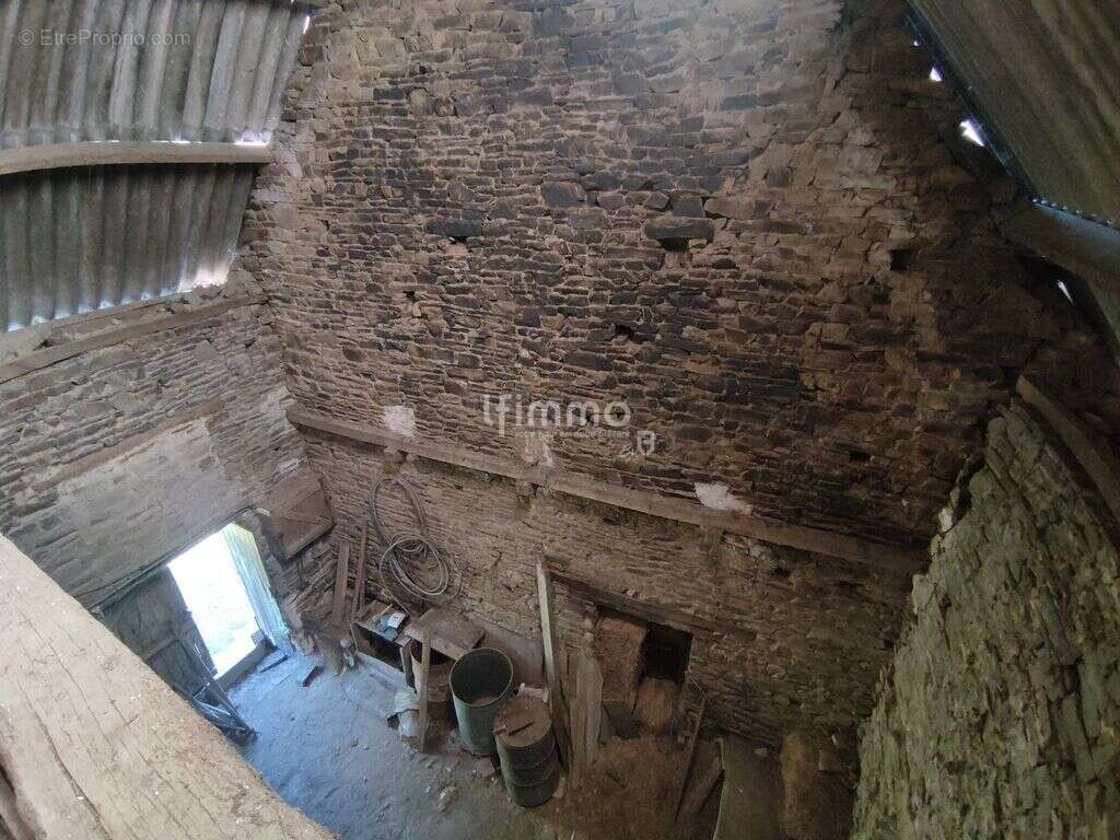 Charmante maison en pierre à rénover dans cadre paisible - photo 5