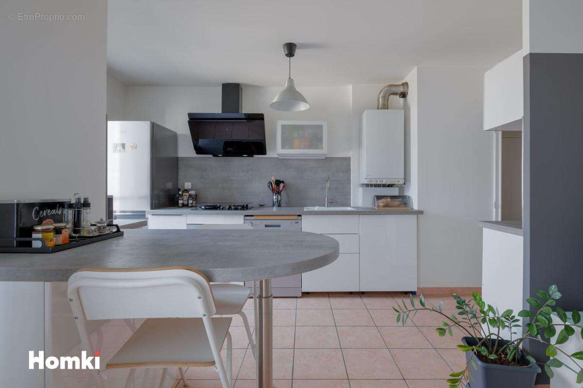 VÉNISSIEUX – T3 lumineux avec terrasse, cave et garage en supplément - photo 6