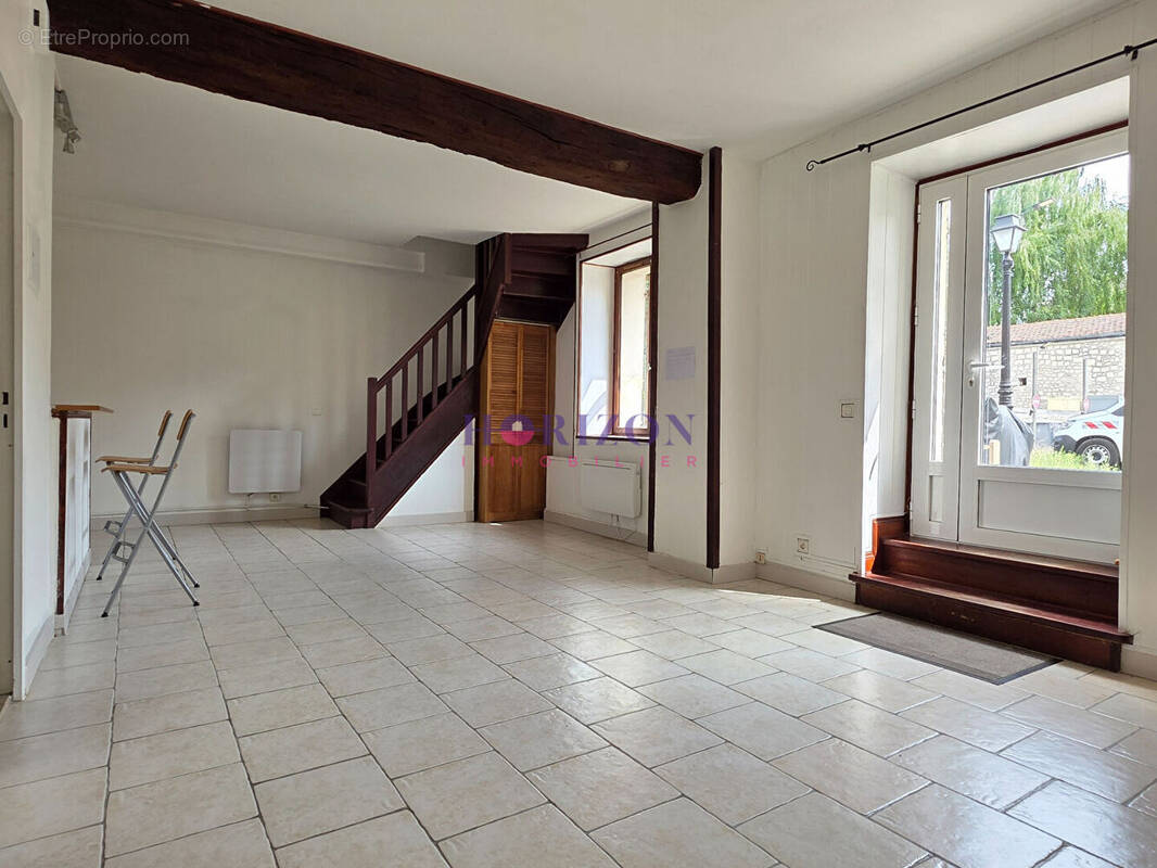 Appartement à LA CHAPELLE-EN-SERVAL