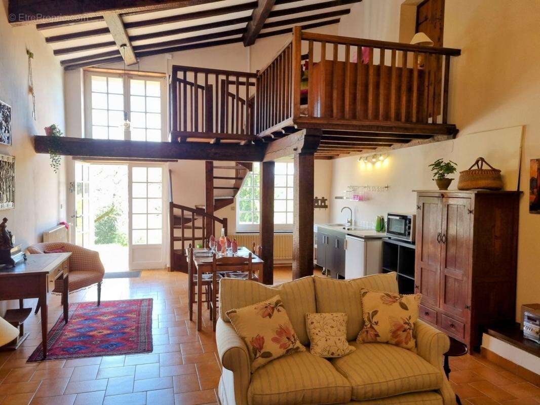 Maison à POMY