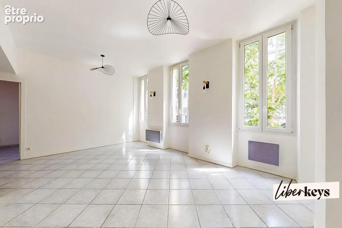  T2 43 m² – Séjour 21 m² – Dressing – Métro Chartreux - photo 2