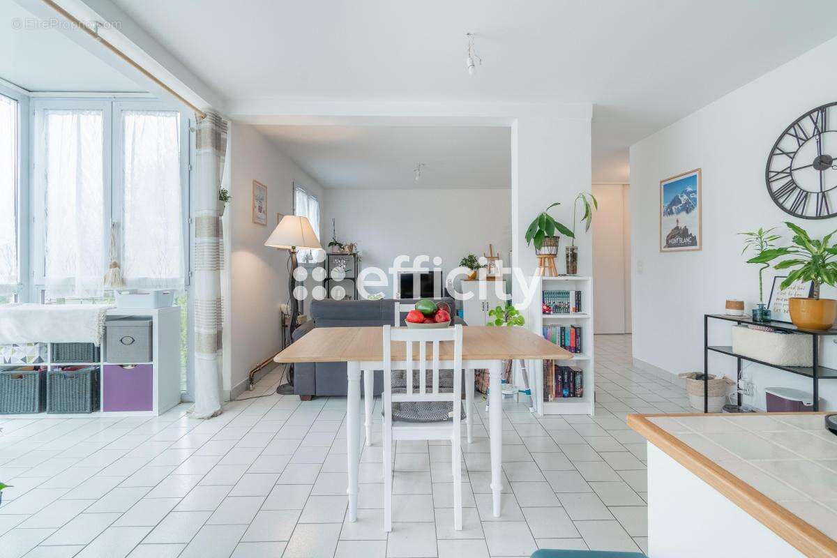 Appartement à MOISSY-CRAMAYEL