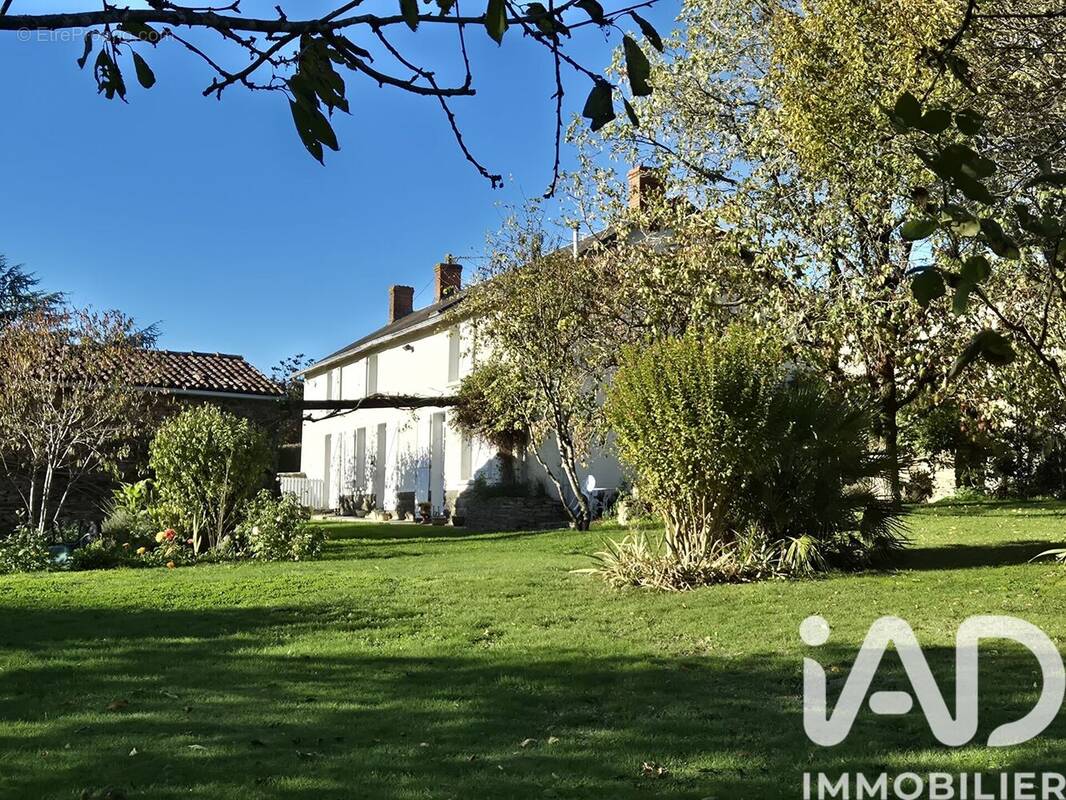 Photo 1 - Maison à LE BUSSEAU