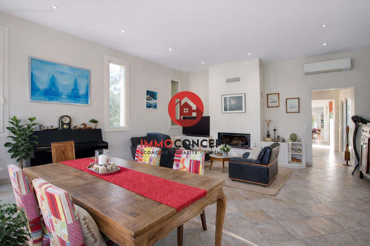 Cheminée et climatisation - Maison à SAUVETERRE