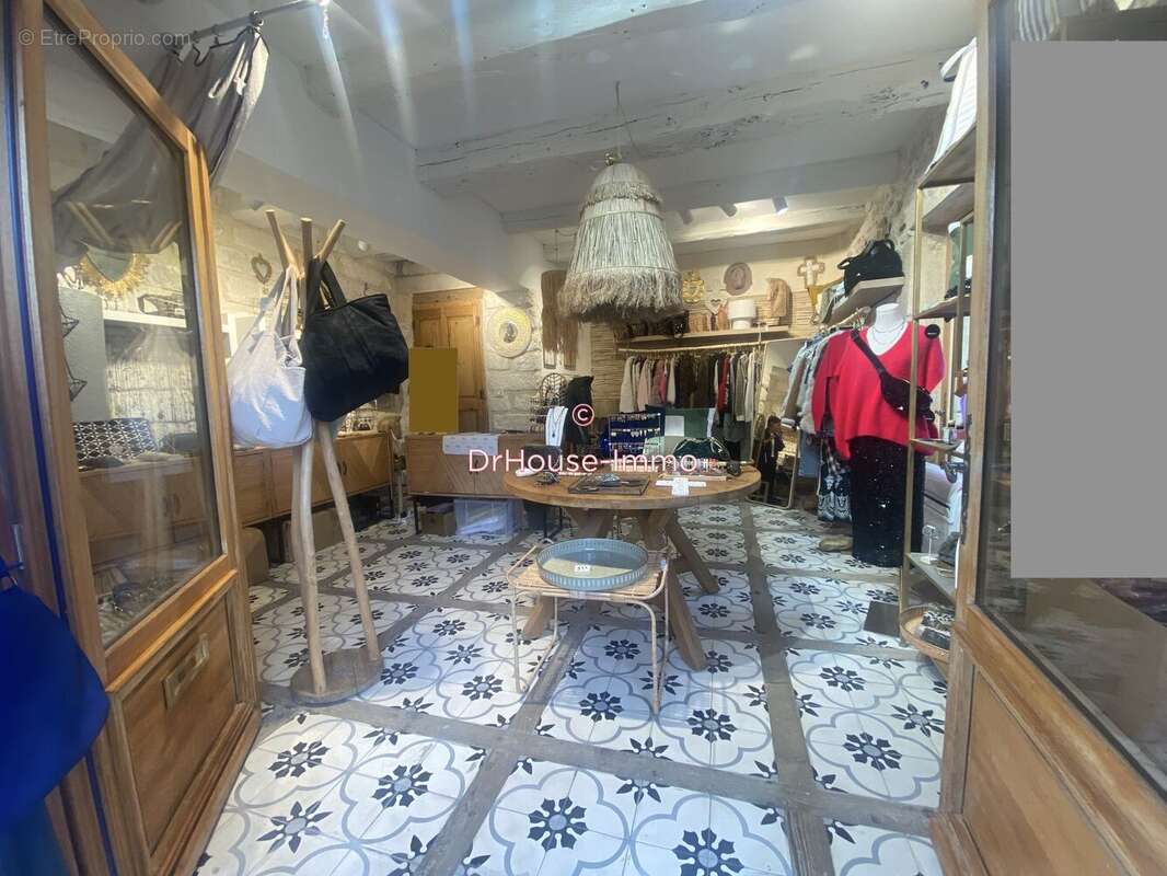 Commerce à SAINT-LAURENT-D'AIGOUZE