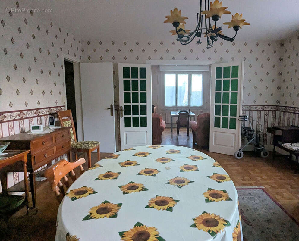 Maison à SAINT-MARTIN-DES-CHAMPS