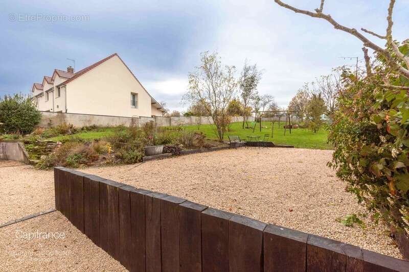 Maison à LAMARCHE-SUR-SAONE