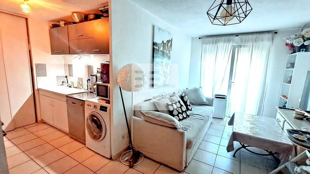 Appartement à BAGNOLS-SUR-CEZE