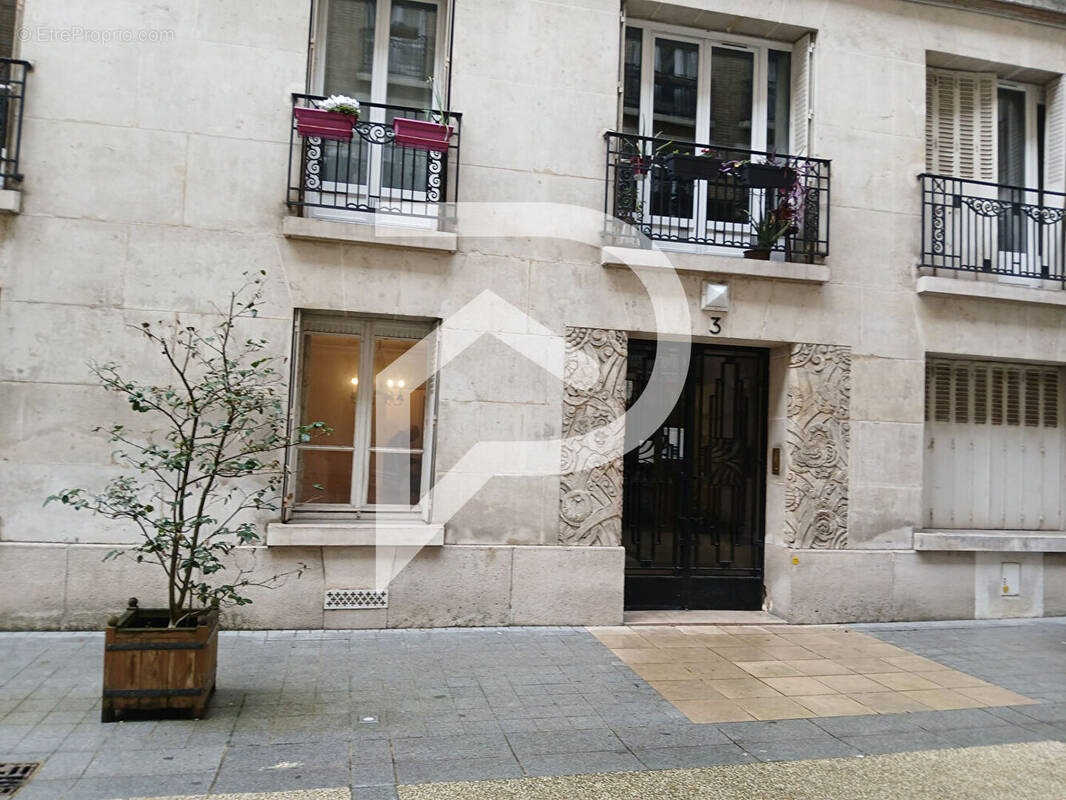 Appartement à PARIS-16E