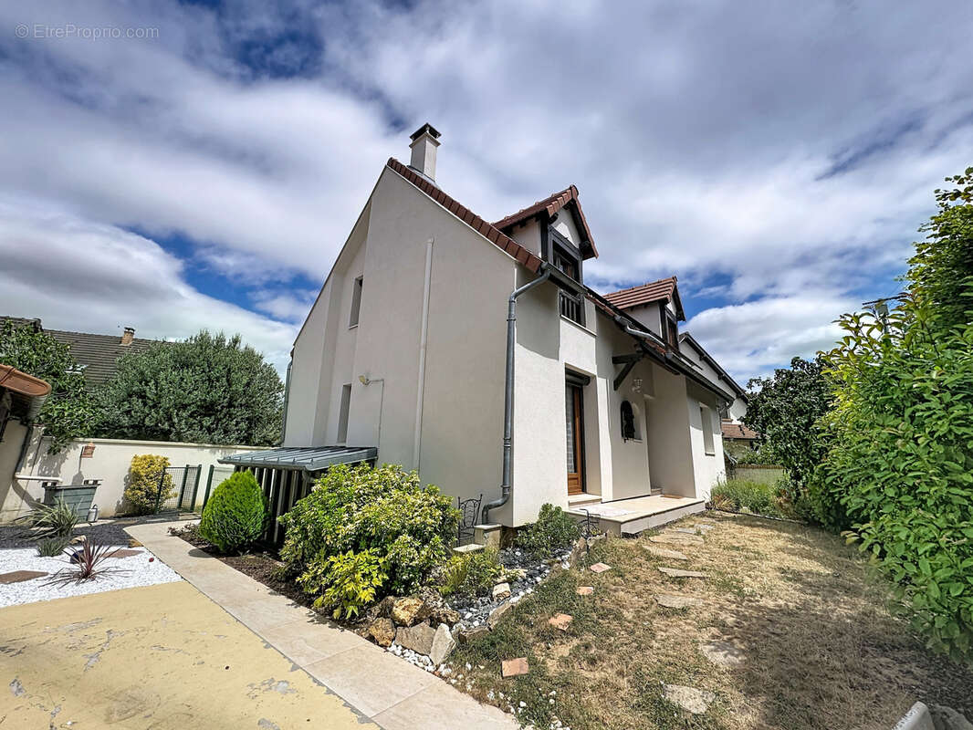 Maison à SAVIGNY-SUR-ORGE