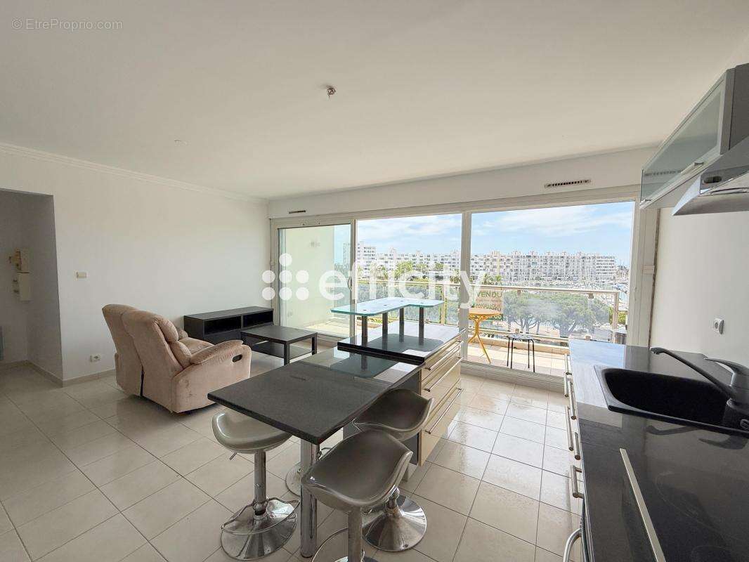 Appartement à MAUGUIO