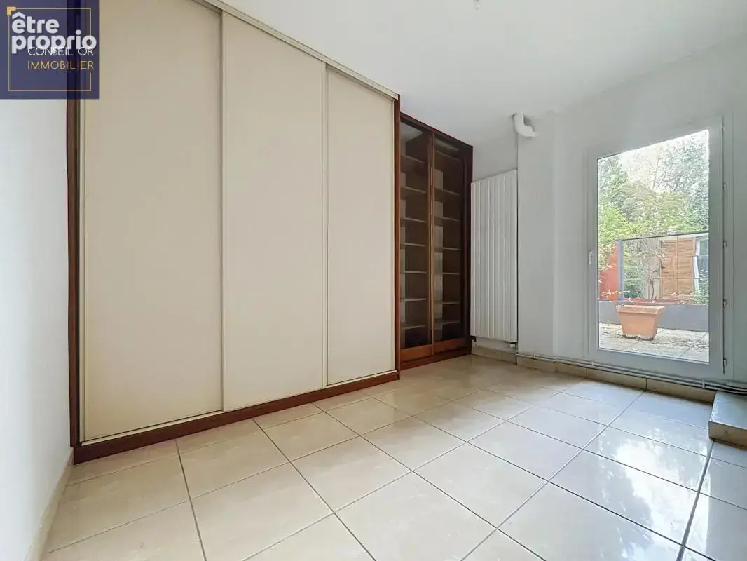 Duplex Oullins centre – 5 pièces – 124 m² – 4 chambres – Terrasse 40 m² – Calme, proche métro, belle hauteur sous plafond, garag - photo 8